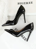 Stetnode Belt Buckle Pointed-Toe Shiny Split-Joint Pumps