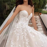 dress to impress divine being French Mori High-Grade Lace Luxury Heavy Industry Main Wedding Dress 2024 New Bridal Tube Top Slimming Outdoor Yarn Tail