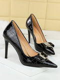 Stetnode Belt Buckle Pointed-Toe Shiny Split-Joint Pumps